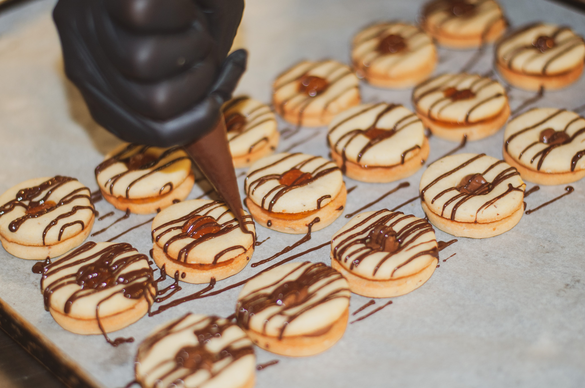 Lavorazione artigianale della pasticceria Raspa a San Salvo